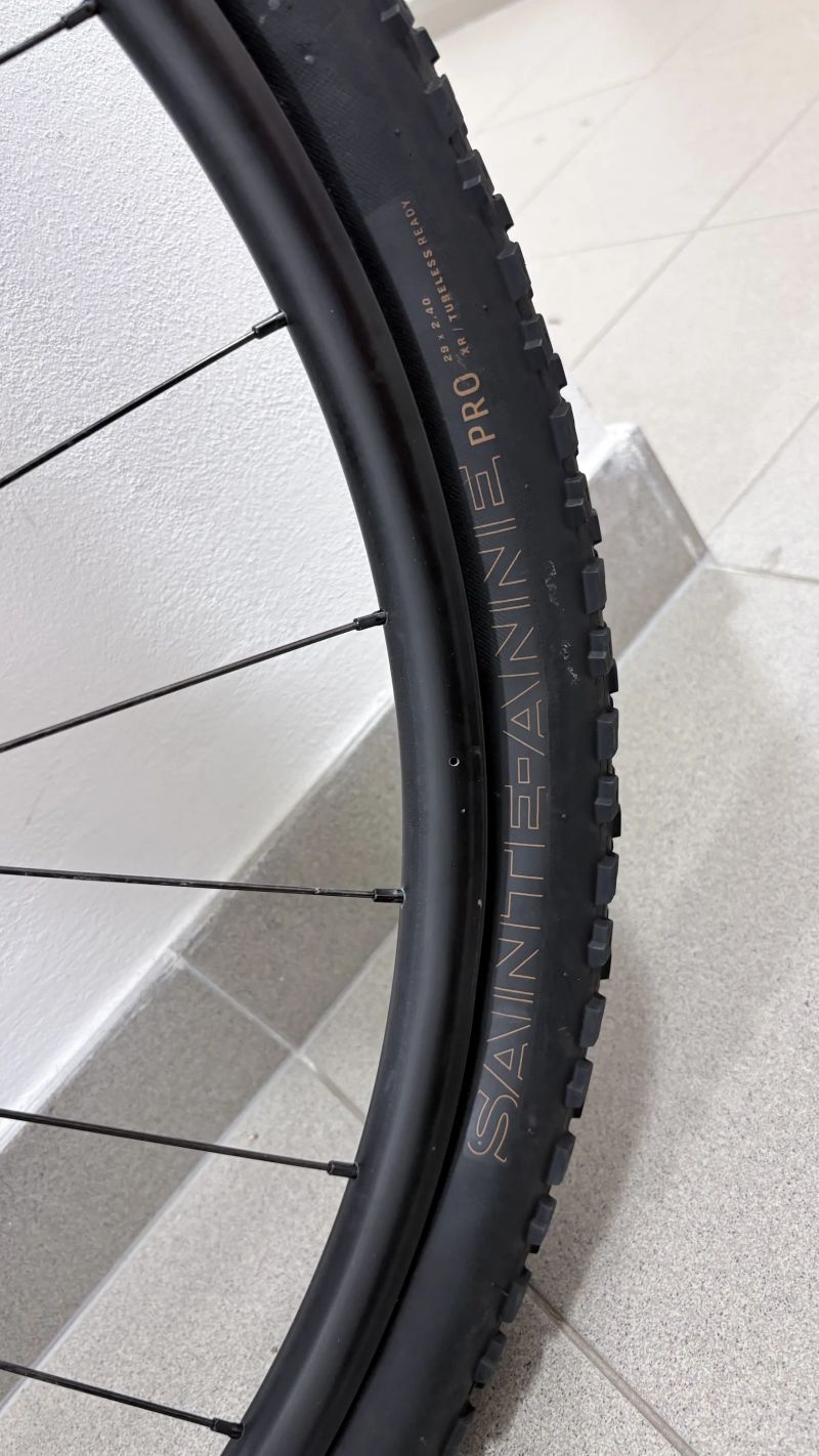 Bontrager Kovee Comp 25 + pláště Bontrager Saint-Anne 29x2.4