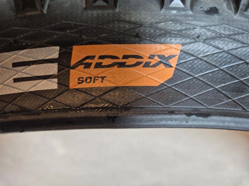 Prodám pláště Schwalbe Hans Dampf Super Trail 29x2.6, kevlar, najeto 300 km.