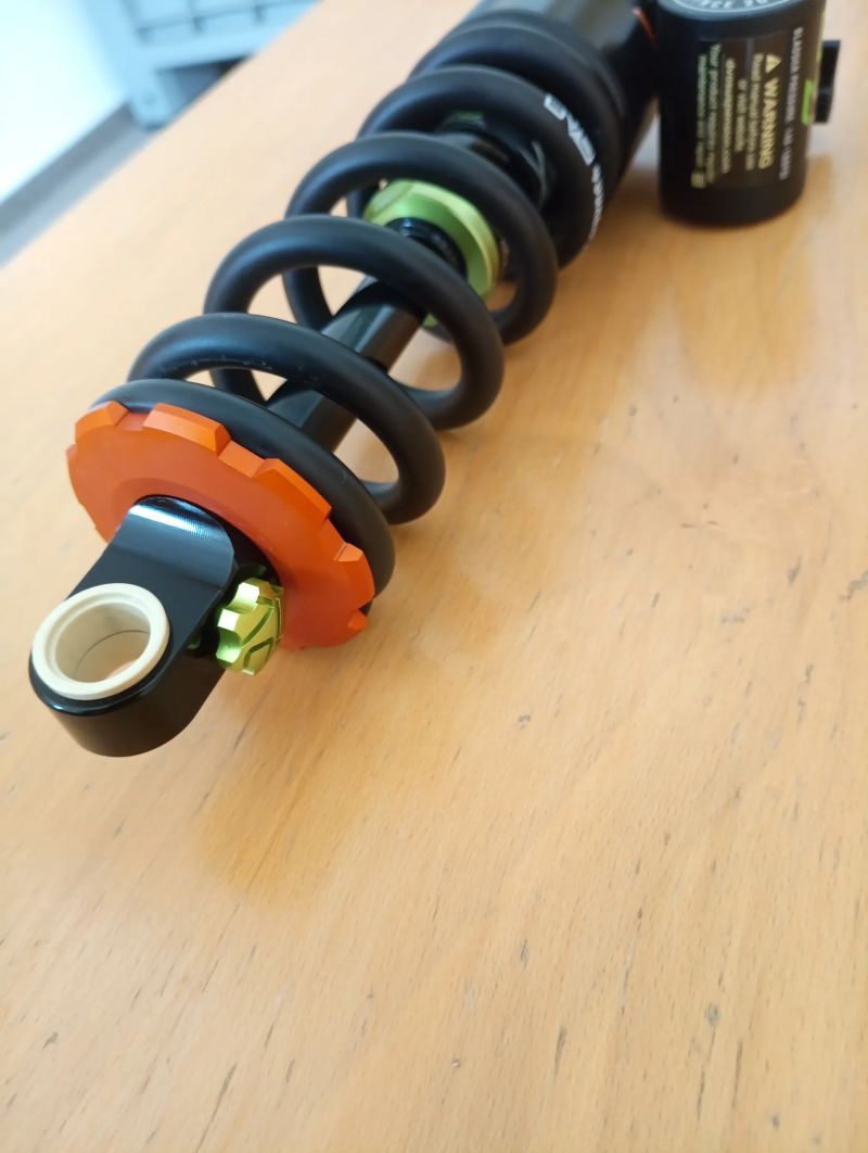DVO Jade X Trunnion 205 x 65