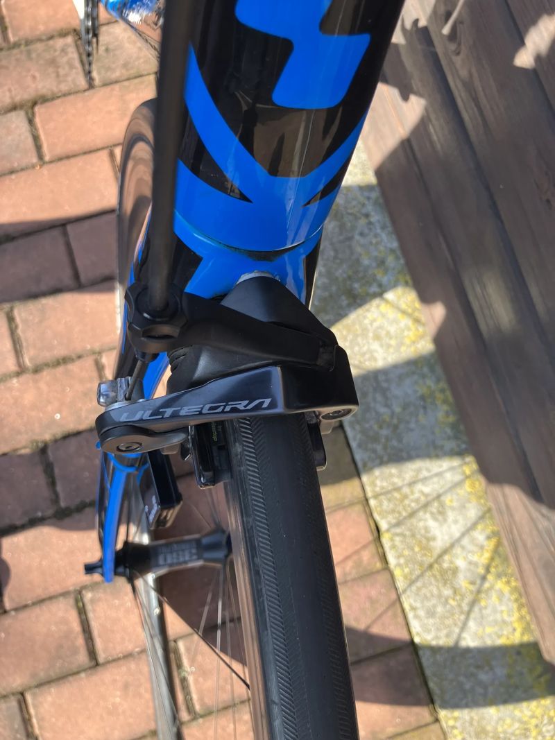 Zánovní Cube Agree Carbon, 56 cm, Ultegra DI2 12 speed elektrika, DT Swiss 350 FFWD carbon