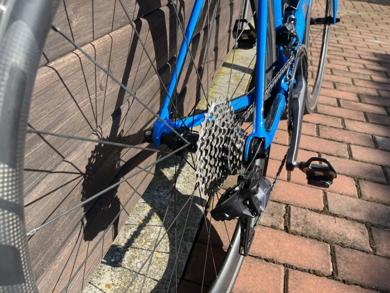 Zánovní Cube Agree Carbon, 56 cm, Ultegra DI2 12 speed elektrika, DT Swiss 350 FFWD carbon