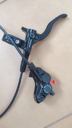 Přední Shimano BR-MT420 ctyřpistek