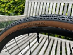 Kola Bontrager Paradigm tlr 23 vč. Plášťů Girona 700 x42c
