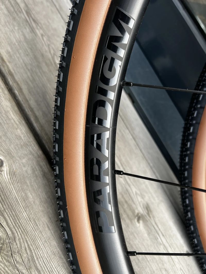 Kola Bontrager Paradigm tlr 23 vč. Plášťů Girona 700 x42c