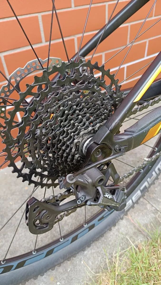 celoodpružený bike Scott Spark 910 29", Shimano XT, odpružení FOX, vel. L