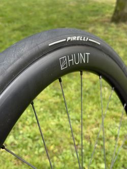 Zapletená kola HUNT 44 Aerodynamicist - ořech Shimano