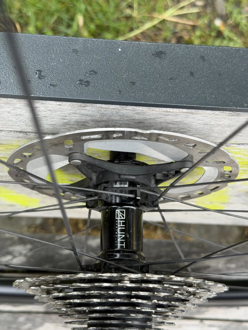 Zapletená kola HUNT 44 Aerodynamicist - ořech Shimano