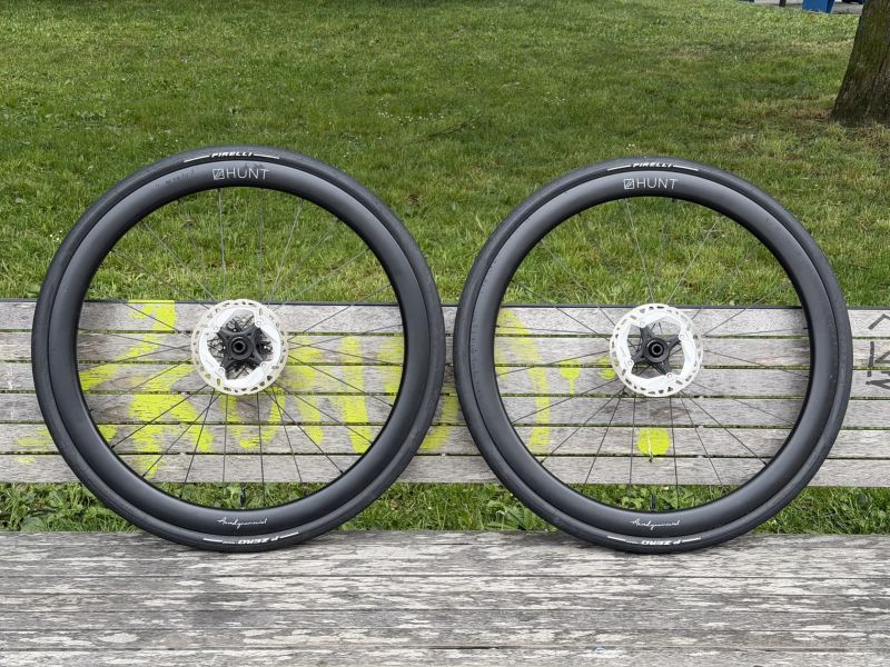 Zapletená kola HUNT 44 Aerodynamicist - ořech Shimano