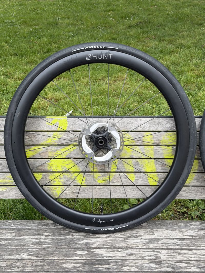 Zapletená kola HUNT 44 Aerodynamicist - ořech Shimano