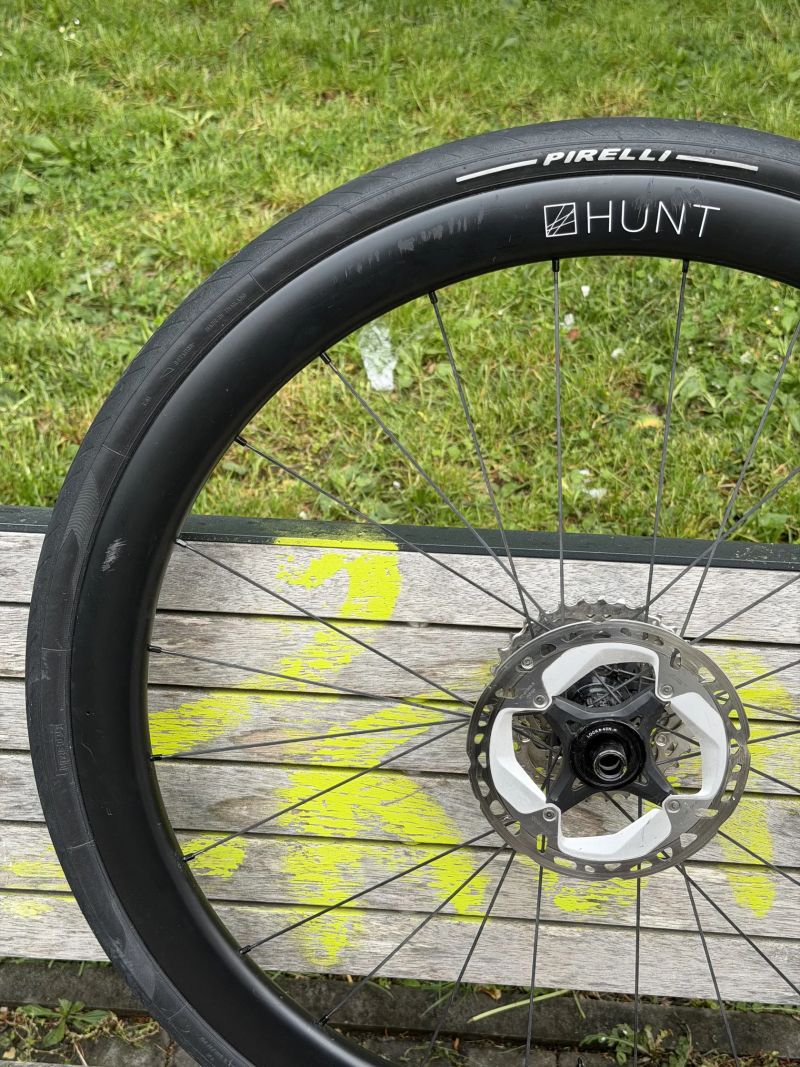 Zapletená kola HUNT 44 Aerodynamicist - ořech Shimano