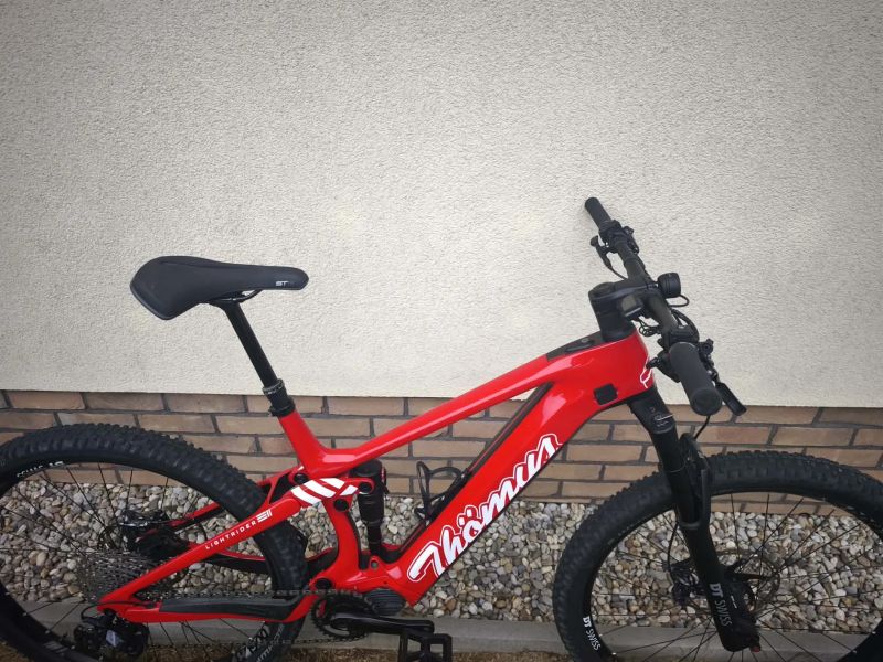 Karbonové elektrokola thomus lightrider L a XL