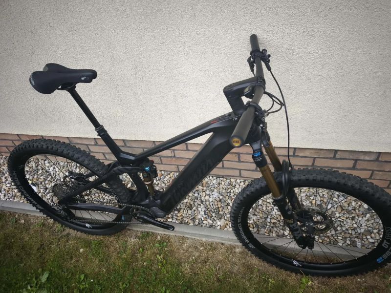 Karbonové elektrokola thomus lightrider L a XL