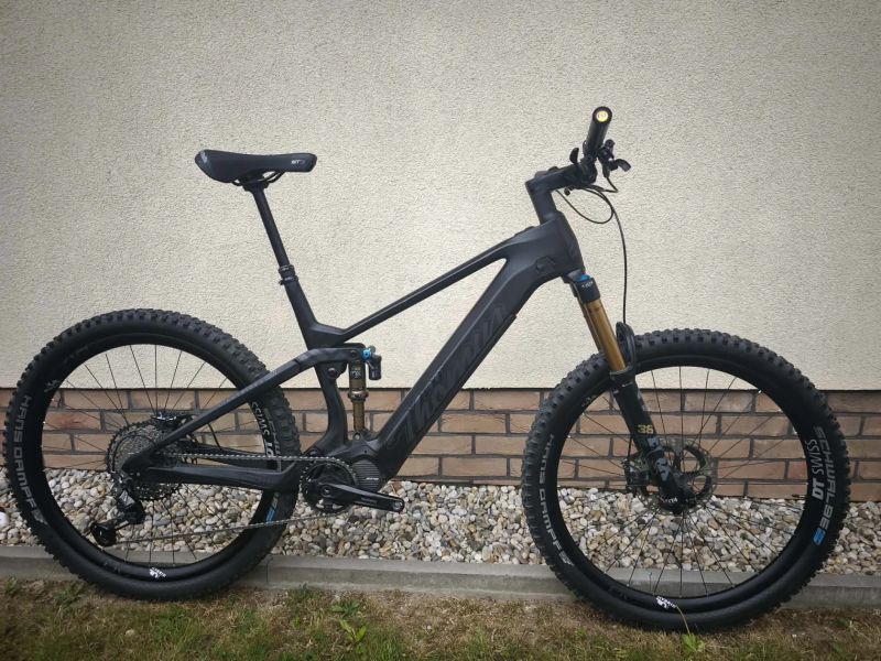 Karbonové elektrokola thomus lightrider L a XL