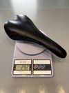 Sada 4 ks sedel (Kocevlo Carbon 122g, Fizik Antares R5, Selle Italia, Merida)