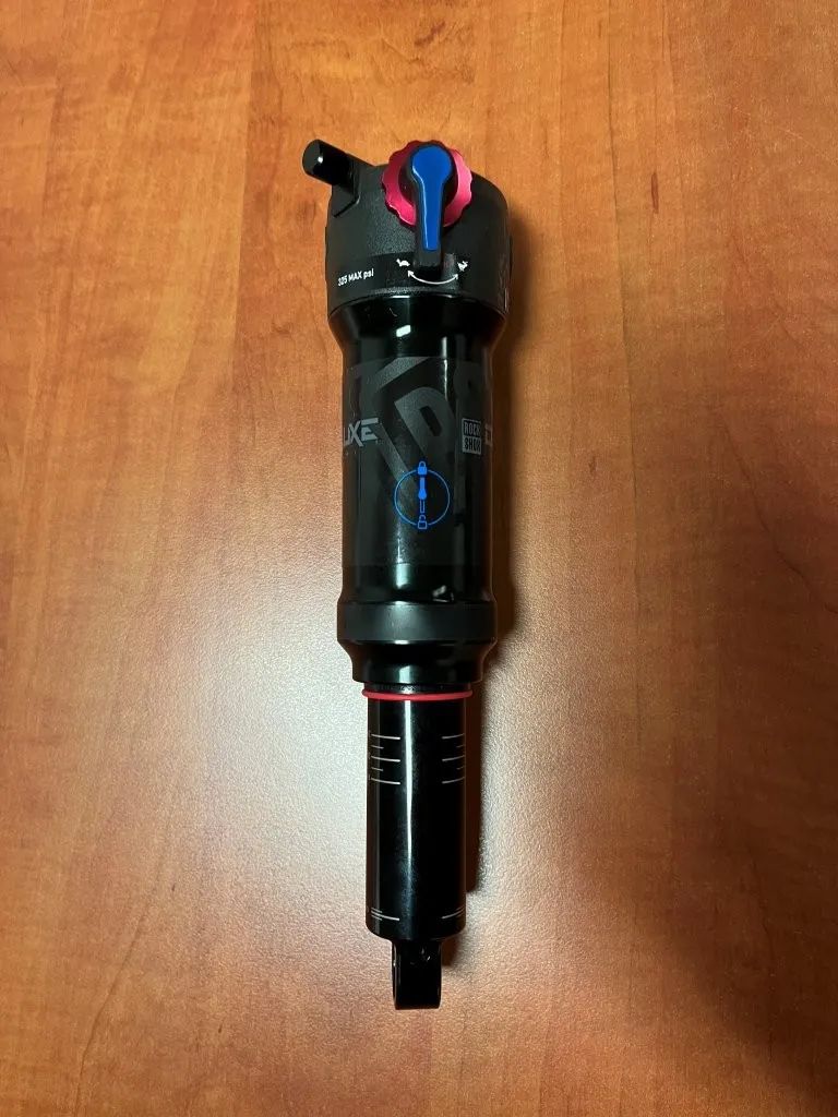 Prodám nový tlumič RockShox Deluxe Select+, rozměr 205/60 mm Trunnion Mount