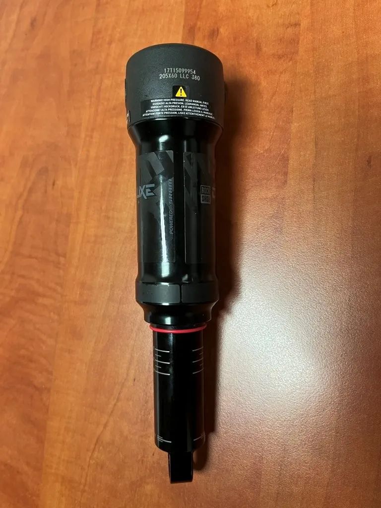 Prodám nový tlumič RockShox Deluxe Select+, rozměr 205/60 mm Trunnion Mount
