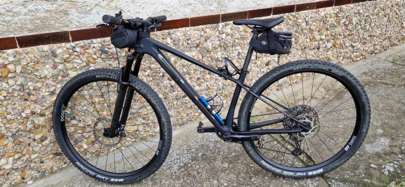 SUPERIOR XP 979 Karbon / DT swiss / XT brzdy + měnič / SLX 12s / 29" / vel. 15,5" (S)