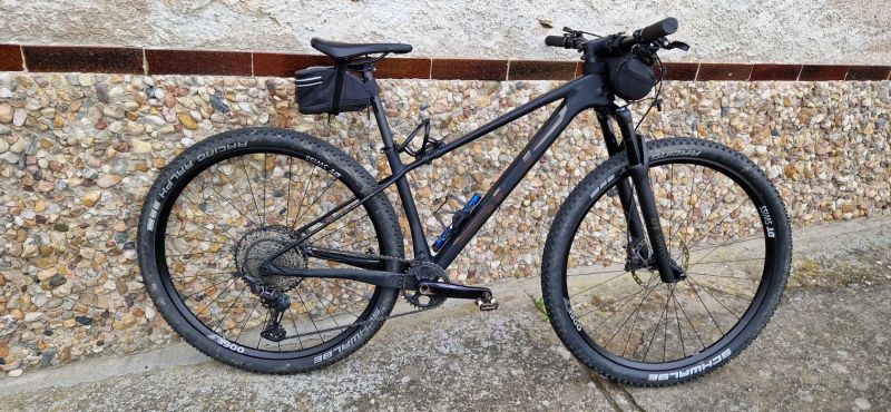 SUPERIOR XP 979 Karbon / DT swiss / XT brzdy + měnič / SLX 12s / 29" / vel. 15,5" (S)