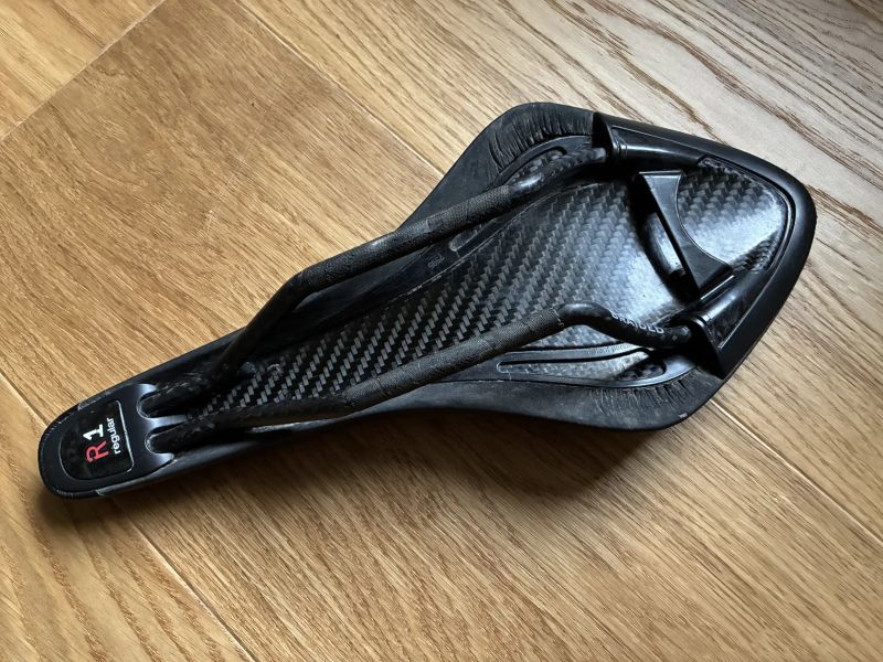 Fizik Arione R1