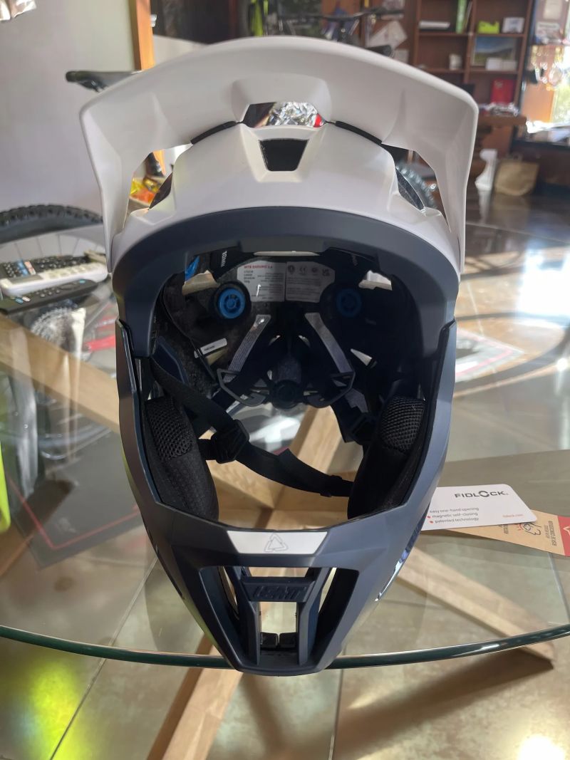 Leatt Enduro 3.0 helma velikost L (3v1)