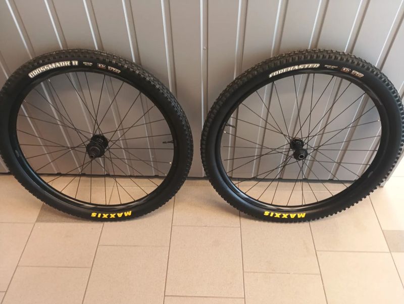 Giant XCT29" - microspline - zánovní pláště