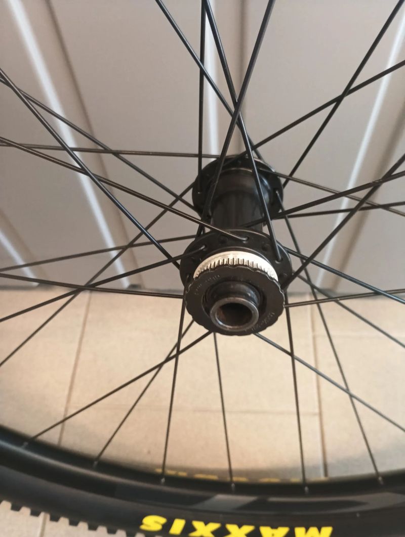 Giant XCT29" - microspline - zánovní pláště