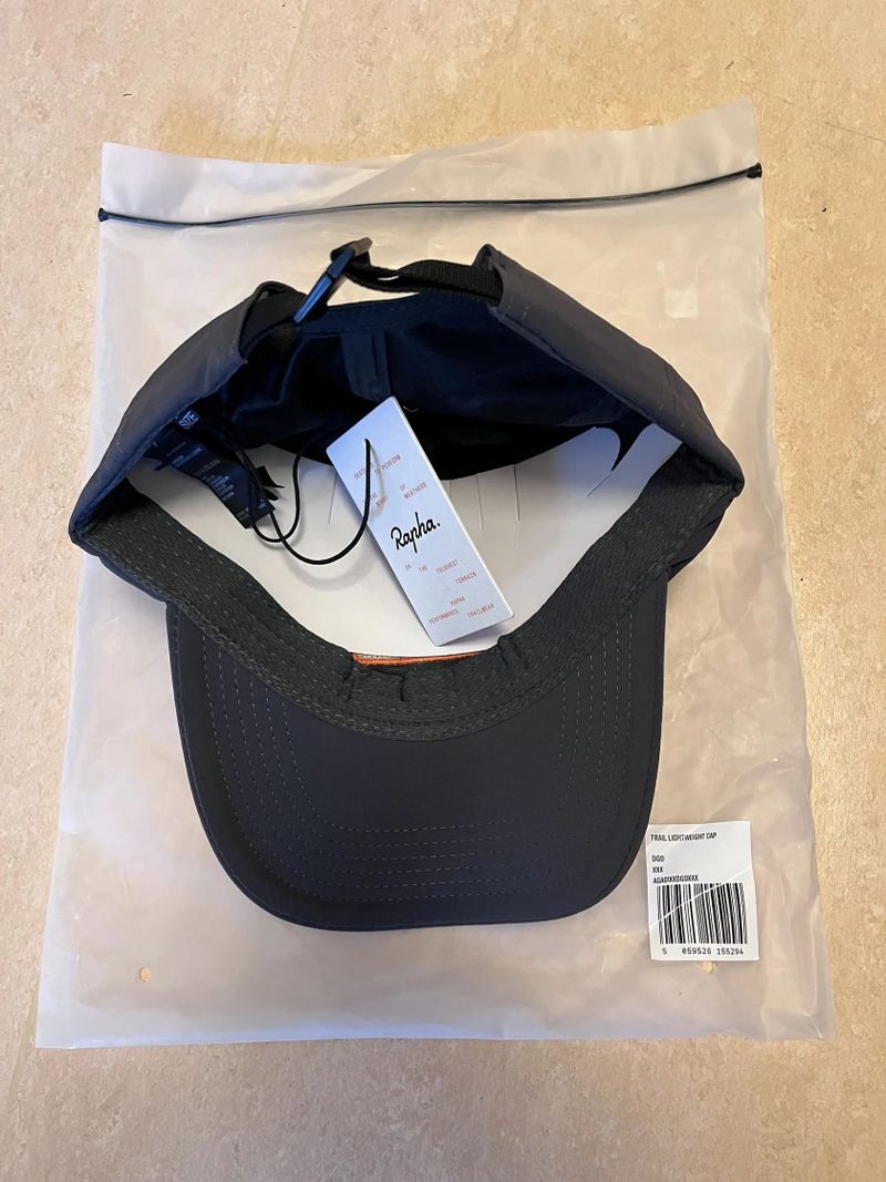 Nová cyklistická čepice Rapha Trail Lightweight Cap - Grey/Orange