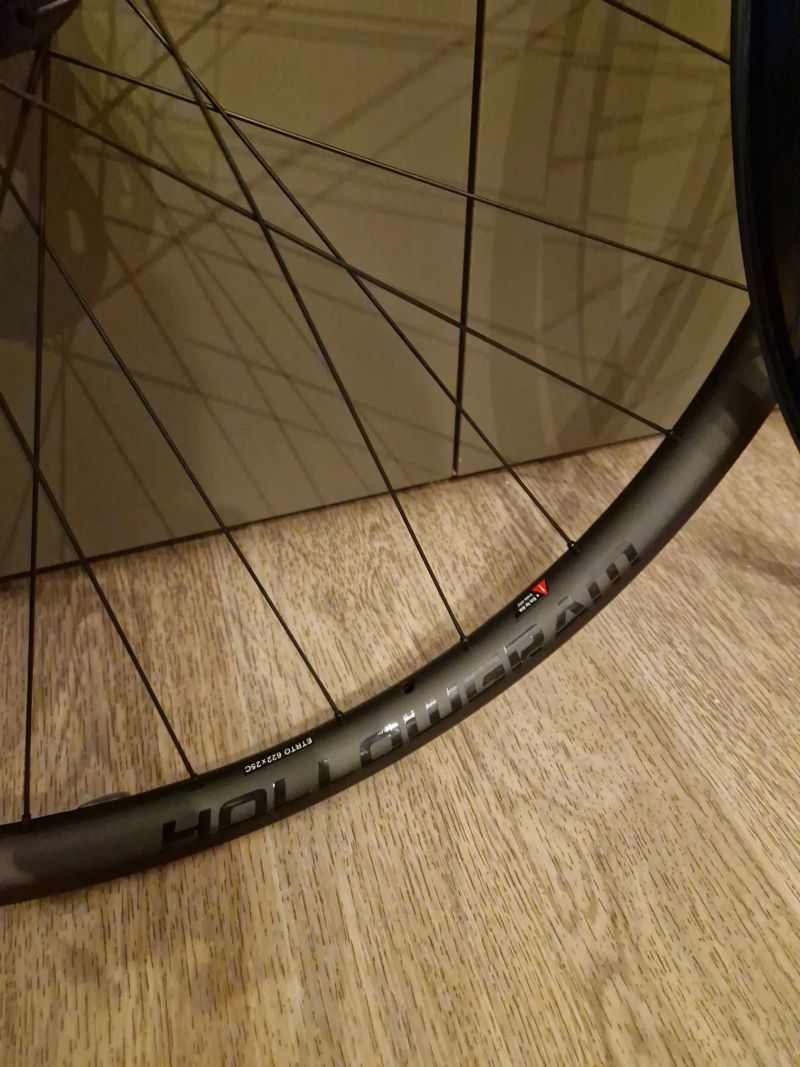 Karbonové záplety Hollowgram pro Cannondale Lefty - nové se zárukou. 