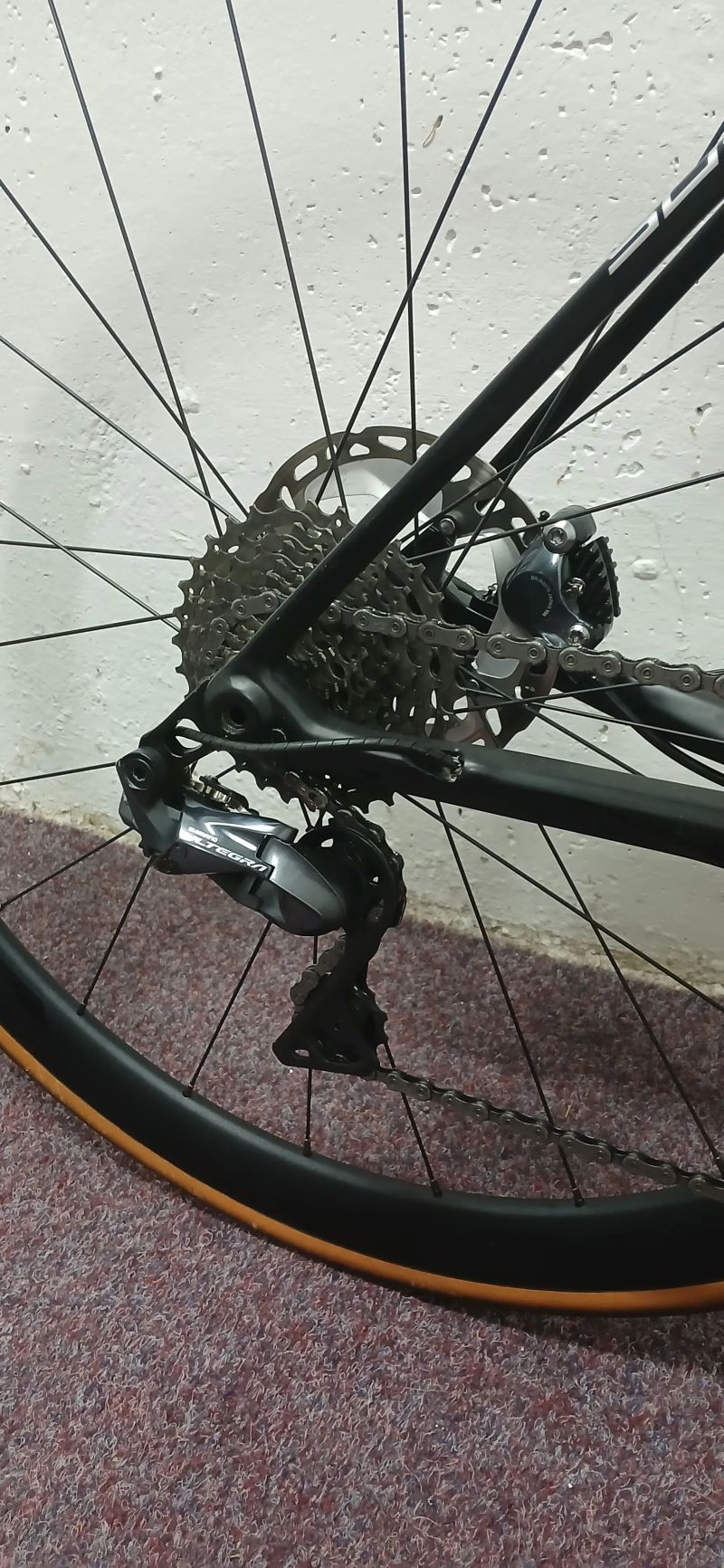 Superior - TEAM ISSUE ULTEGRA Di2 DISC ROAD RACE