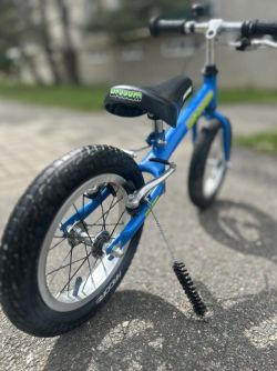 Dětské odrážedlo Arcore Wruuum (12") – skvělý stav, s brzdou.