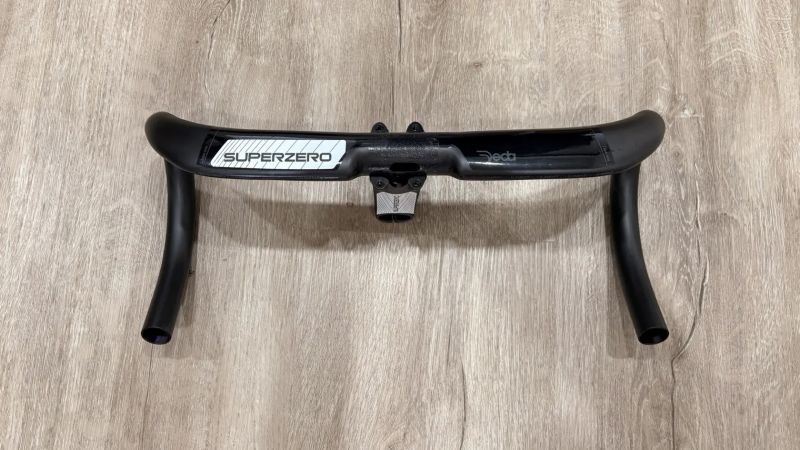 Řídítka Deda SuperZero Carbon DCR Handlebar 2024 - 420 mm + představec Deda SuperZero Alloy (100mm)