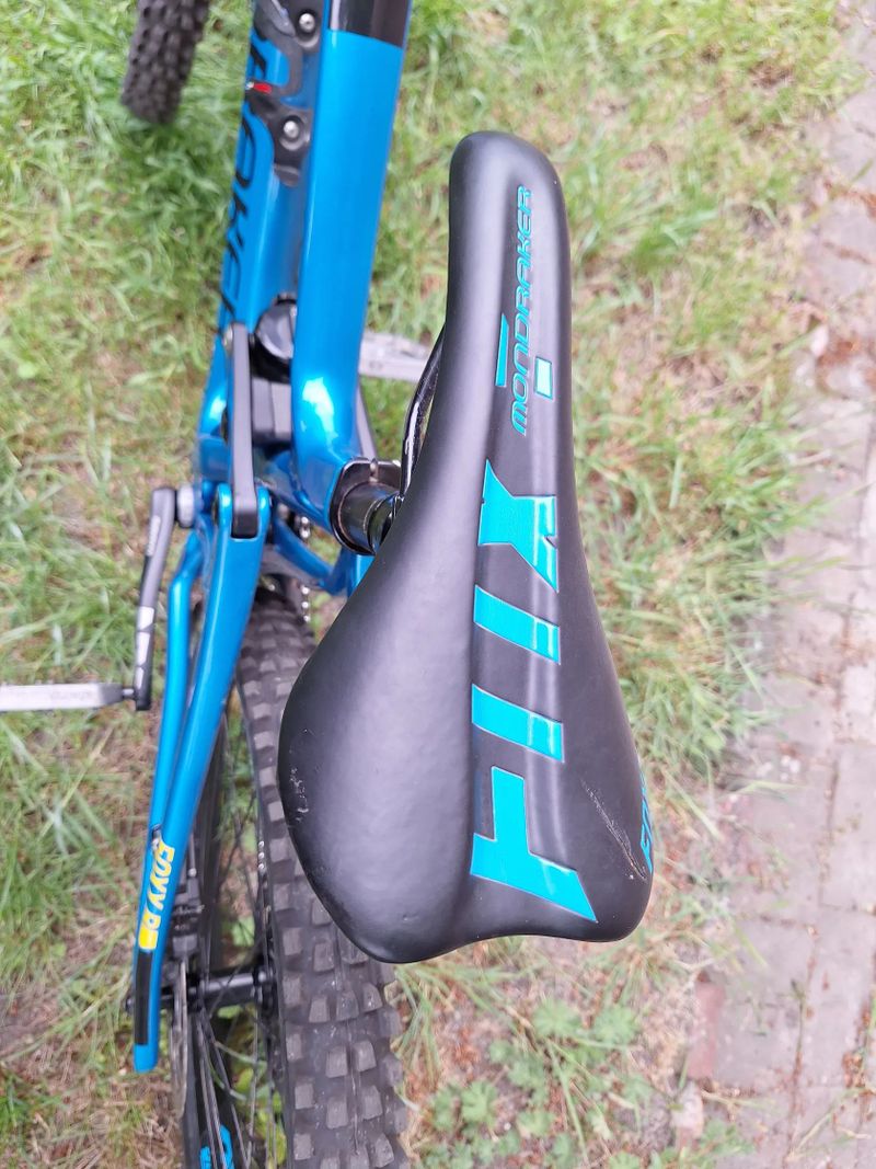 Carbon foxy R