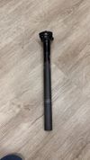 Sedlovka Deda Superleggero off-set 0mm, 27,2 mm, karbon