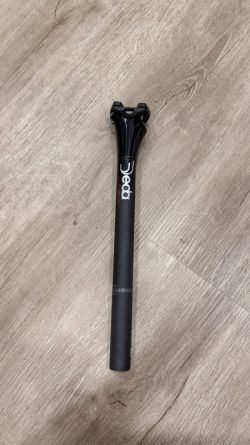Sedlovka Deda Superleggero off-set 0mm, 27,2 mm, karbon