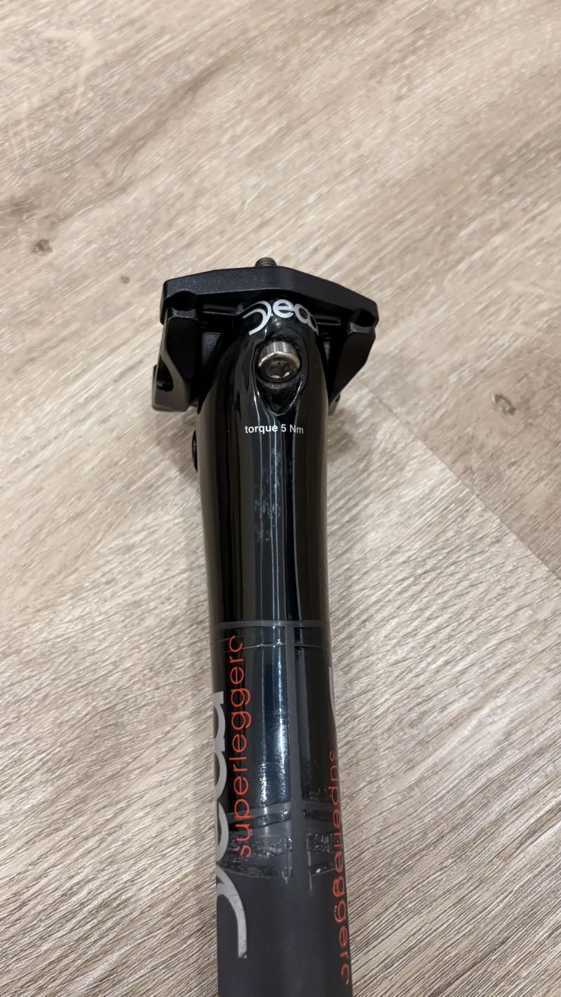 Sedlovka Deda Superleggero off-set 0mm, 27,2 mm, karbon