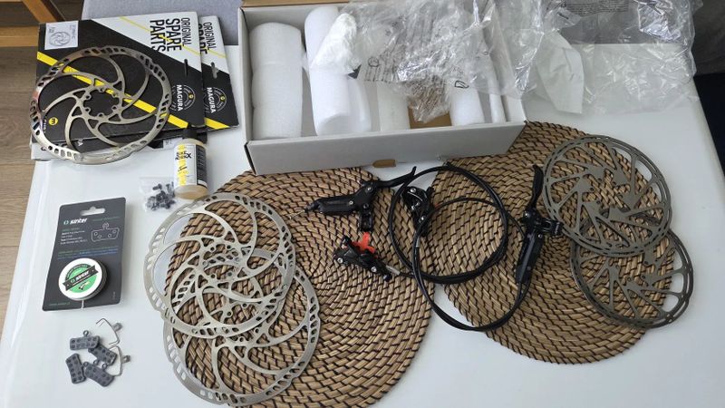 Komplet brzdy Sram Level Silver Stealth 4P/ 2x sada kotouce/desky 