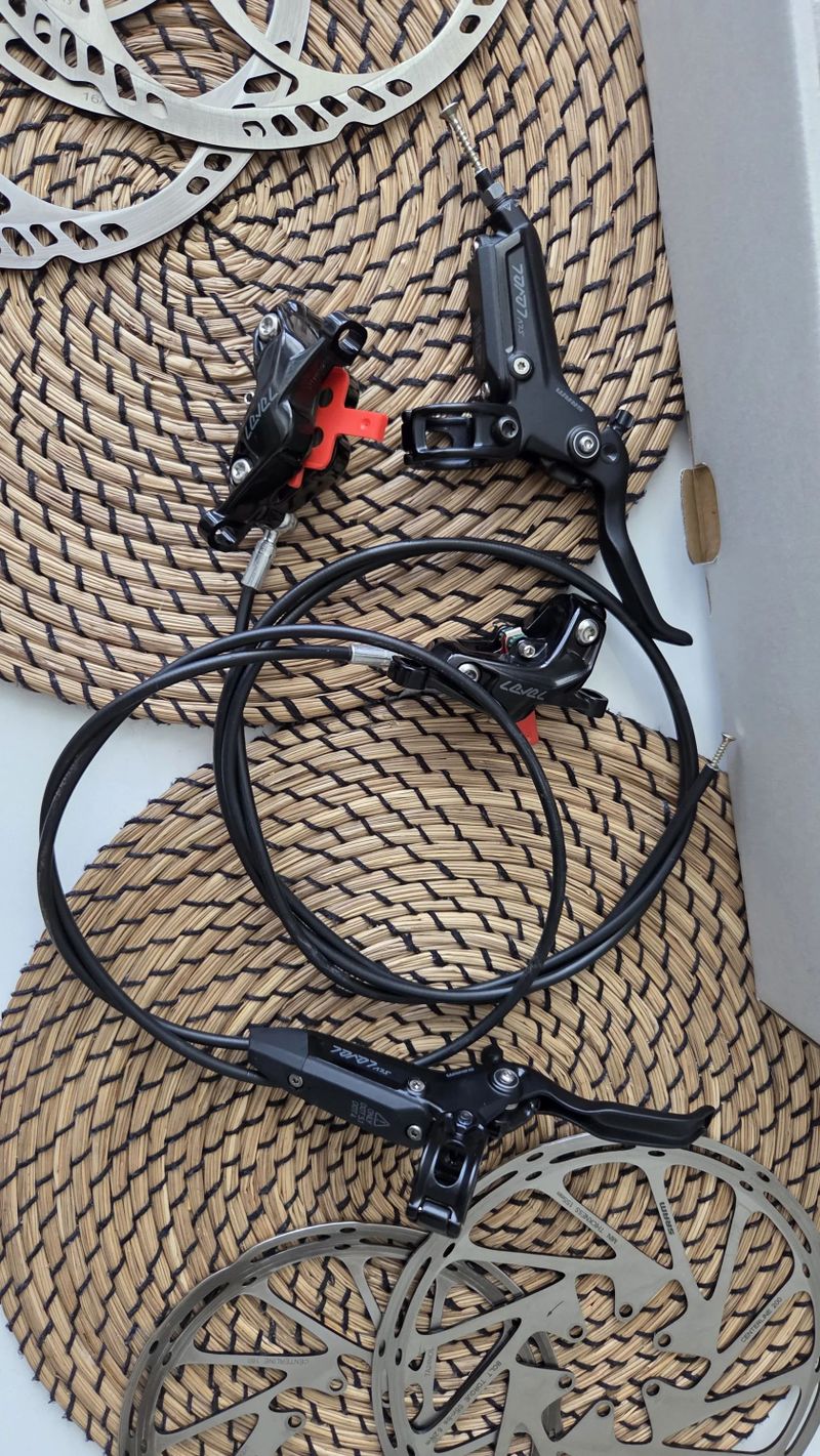 Komplet brzdy Sram Level Silver Stealth 4P/ 2x sada kotouce/desky 