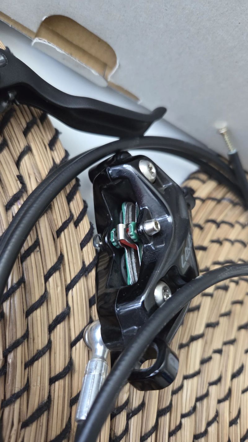 Komplet brzdy Sram Level Silver Stealth 4P/ 2x sada kotouce/desky 