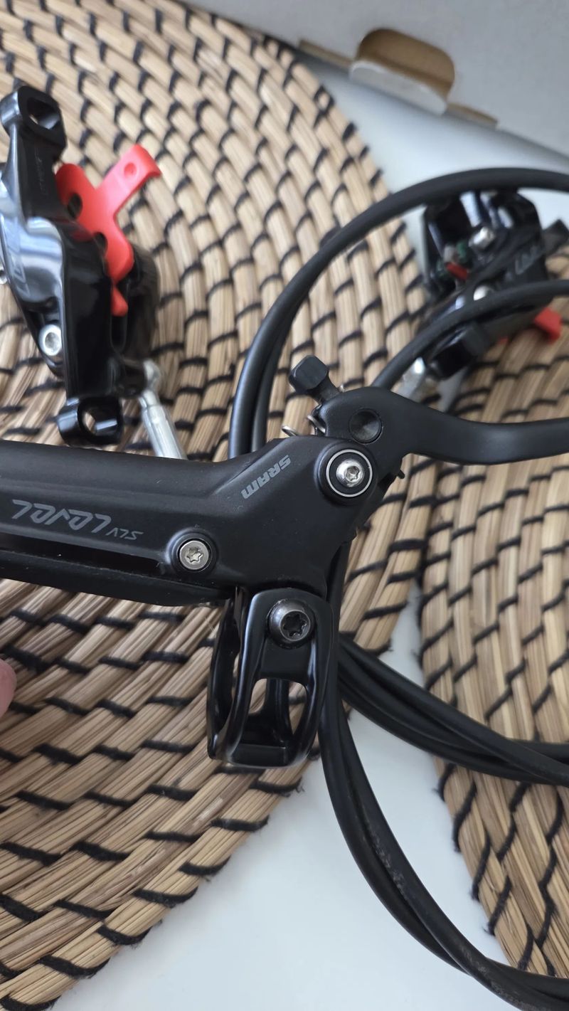 Komplet brzdy Sram Level Silver Stealth 4P/ 2x sada kotouce/desky 