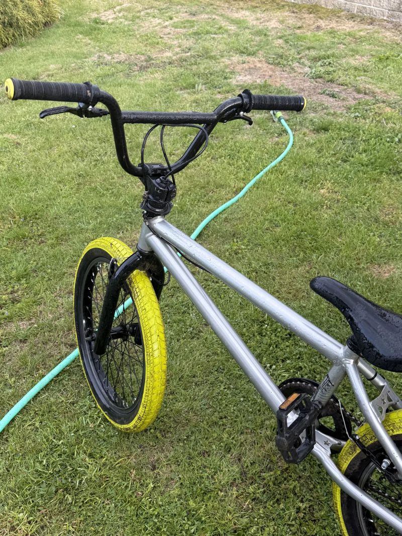 Bmx za super cenu, velikost je univerzální 
