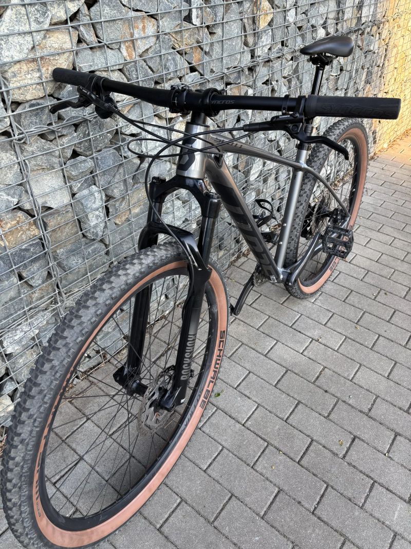 SCOTT Scale 965 (vel M, 29” kola, teleskop, SLX, RS Judy)