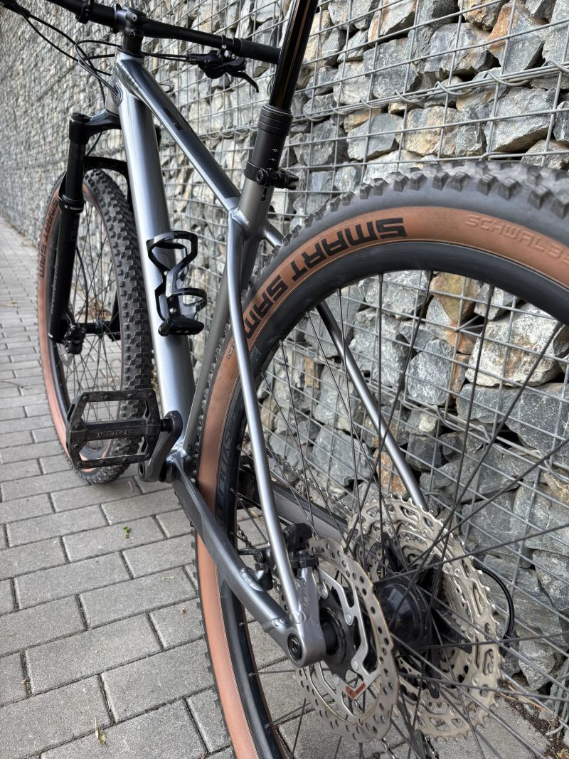 SCOTT Scale 965 (vel M, 29” kola, teleskop, SLX, RS Judy)