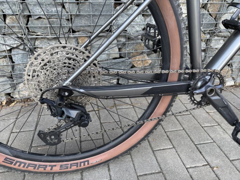 SCOTT Scale 965 (vel M, 29” kola, teleskop, SLX, RS Judy)