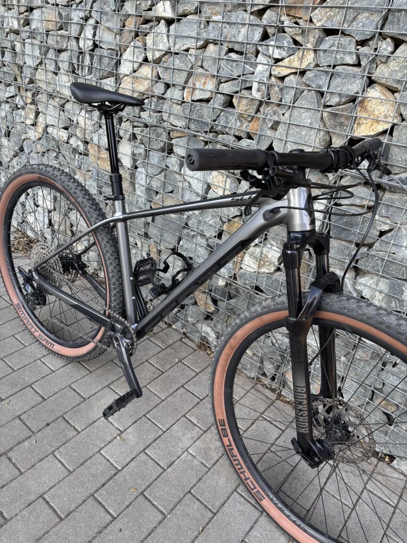 SCOTT Scale 965 (vel M, 29” kola, teleskop, SLX, RS Judy)
