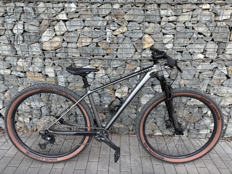 SCOTT Scale 965 (vel M, 29” kola, teleskop, SLX, RS Judy)