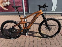 Karbonove odpružené elektrokolo