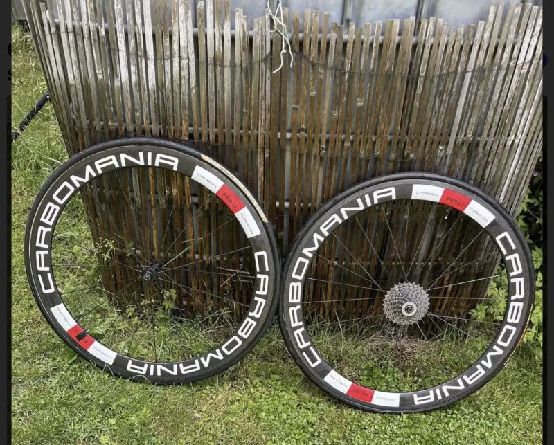 Zapletená kola Carbomania R50, 50mm na galdách, shimano ořech
