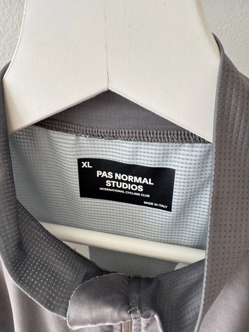 Cyklistický dres Pas Normal Studios Mechanism Jersey - Medium Grey - Vel XL