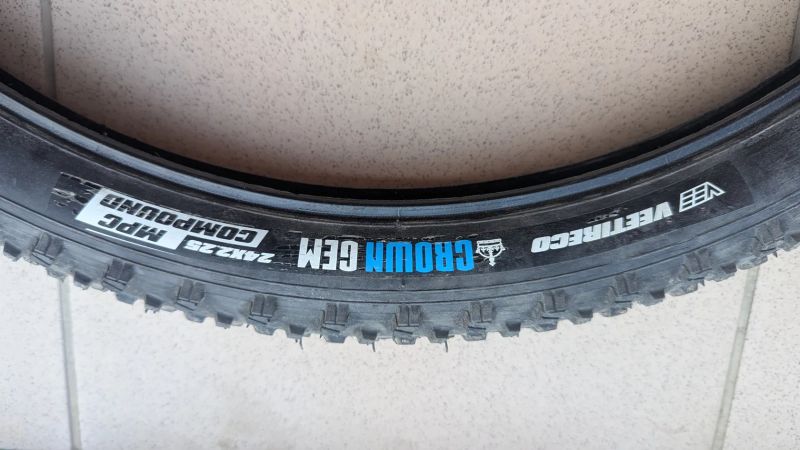 Pár plášťů Vee Tire Crown Gem 24 x 2,25