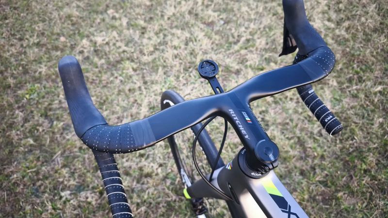 Silniční kolo Colnago CLX disc (nová sada Shimano Di2 2x12)